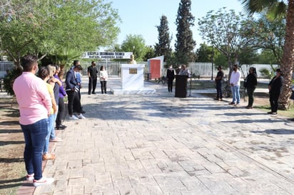 En San Pedro se conmemoró el 52 aniversario luctuoso del general Francisco L. Urquizo, con la asistencia de autoridades municipales y educativas, donde se reconoció el trabajo de este ilustre sampetrino, en el busto ubicado en la plaza frente a la secundaria Rafael Guerrero Romo. (MARY VÁZQUEZ)