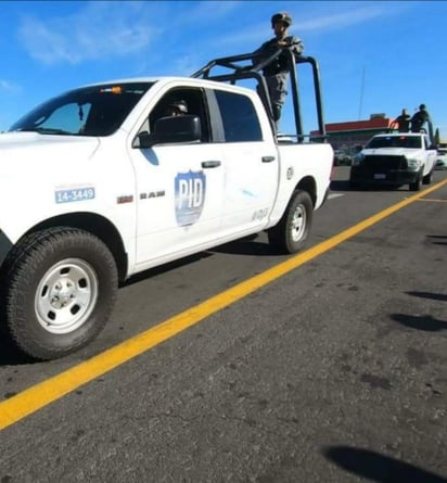 Al cumplir con una orden de aprehensión contra un presunto pederasta, los agentes fueron robados y agredidos por el padre y hermano del acusado. (EL SIGLO DE TORREÓN)