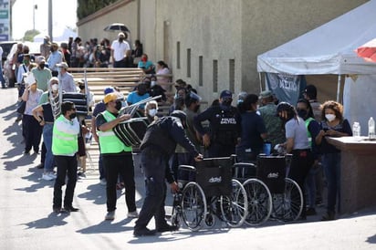 Más orden se observó en el segundo día de vacunación en Saltillo.