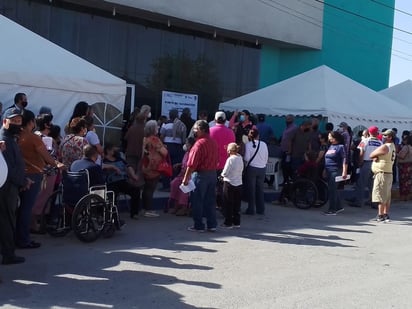 El inicio de la aplicación de la segunda dosis para los adultos mayores en Ciudad Frontera fue en medio del caos.