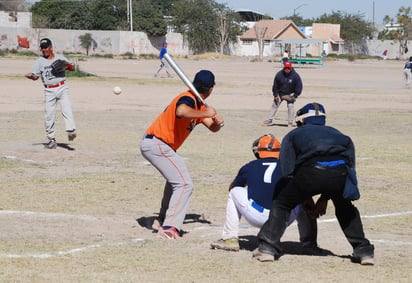 Se esperan estupendos juegos sobre los diamantes laguneros, al volver a la acción en este tradicional circuito dominical. (ARCHIVO)