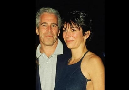 La británica Ghislaine Maxwell, supuesto brazo derecho del magnate financiero Jeffrey Epstein, se presentará ante un tribunal de Nueva York el próximo 23 de abril para la lectura formal de un cargo de tráfico sexual de menores del que fue acusada por las autoridades hace poco más de una semana. (Especial) 