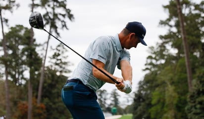  El inglés Justin Rose tomó este jueves el liderato del Master de Augusta al completar el recorrido con 65 golpes (-7), cuatro menos que sus inmediatos perseguidores, el estadounidense Brian Harman y el japonés Hideki Matsuyama, que entregaron tarjetas de 69 (-3). (EFE)