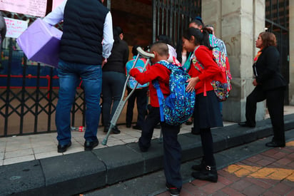 Refirió que las escuelas públicas son sostenidas por el gobierno y los impuestos de la ciudadanía, por lo que pueden continuar otro año sin trabajar los profesores. (ARCHIVO)