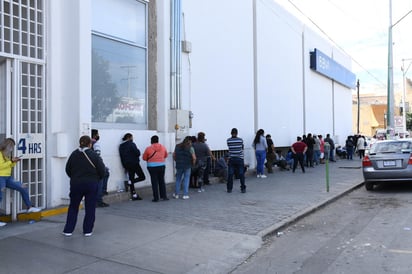 Al cierre de 2020, las reclamaciones de los clientes de los bancos por posibles fraudes robo de identidad así como operaciones en banca electrónica sumaron 4 millones 781 mil 840 casos, las cuales significaron pérdidas por 24 mil 870 millones de pesos, de acuerdo con datos de la Comisión Nacional para la Protección y Defensa de los Usuarios de los Servicios Financieros (Condusef). (ARCHIVO)