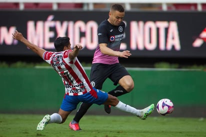 Cruz Azul recibe en el Azteca a las Chivas Rayadas de Guadalajara. (ESPECIAL)