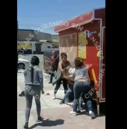 En total fueron 6 los comerciantes los participantes, mismos que fueron detenidos por elementos de la Dirección de Seguridad Pública Municipal y enviados a la Vicefiscalia.
(FACEBOOK)