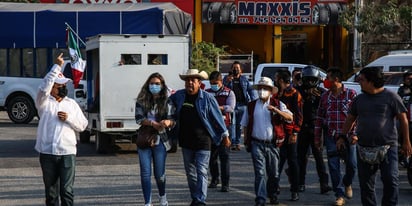 El precandidato de Morena a la gubernatura de Guerrero, Félix Salgado Macedonio, denunció que el Instituto Nacional Electoral (INE) ejerce 'violencia política' en su contra, pero advirtió que no permitirá que se pretenda pasar por encima de la voluntad del pueblo, por lo que, si él no es candidato, 'no habrá elecciones en Guerrero'. (EFE)