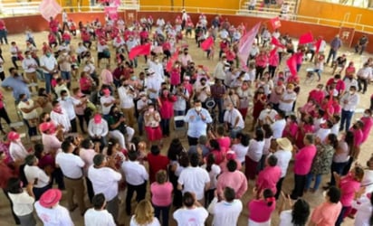  En Mérida, Yucatán, el senador de Morena, Pedro Haces Barba, mencionó que Fuerza Social por México es un partido aliado del presidente Andrés Manuel López Obrador y no comparsa de ningún partido político, además de ser el partido del 'Pueblo de México'. (ESPECIAL)
