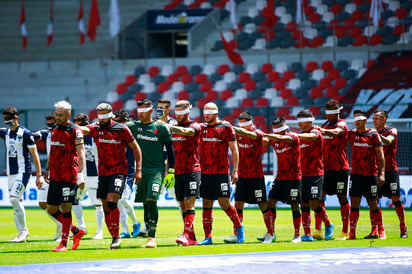 Como parte de la campaña de inclusión de la Liga MX, esta jornada los jugadores salieron al terreno de juego con vendas en los ojos. (JAM MEDIA)