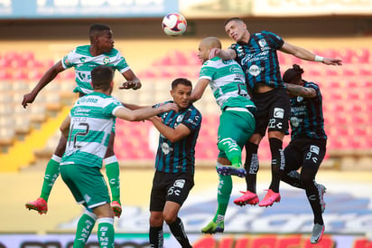 La noche del domingo Santos Laguna cayó por la mínima diferencia en su visita Querétaro. (JAM MEDIA)