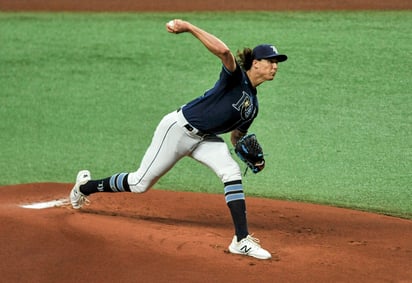 Tyler Glasnow no permitió carreras en siete entradas y dos tercios y ponchó a 14 enemigos, en la victoria de Rays 1-0 sobre Rangers. (AP)