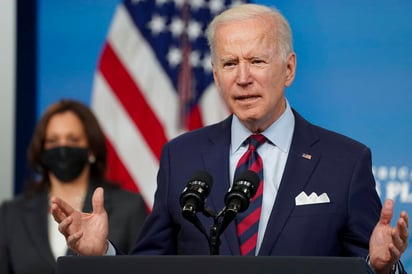 El presidente Joe Biden habló el martes por teléfono con el mandatario ruso Vladimir Putin, a quien le increpó sobre el aumento de la presencia militar rusa a lo largo de la frontera con Ucrania. (ARCHIVO) 
