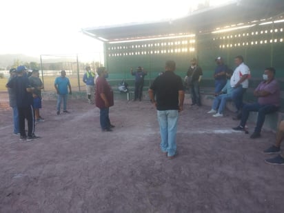 Con el propósito de ayudar a los laguneros que se desempeñan como ampáyeres en las disciplinas de softbol y beisbol, el pasado lunes se llevó a cabo una Clínica de Ampayeo que contó con buena respuesta en cuanto a asistentes. (ESPECIAL)