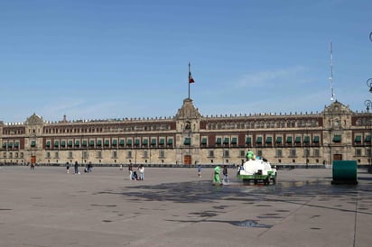 La iniciativa que se discute en el Congreso de la Unión sobre el outsourcing para impedir que se sigan lacerando los derechos de más de 4 millones de trabajadores, podría significar un paso adelante para acabar con esta figura de simulación patronal, pero se queda corta, advirtió el Sindicato Mexicano de Electricistas (SME). (ARCHIVO)