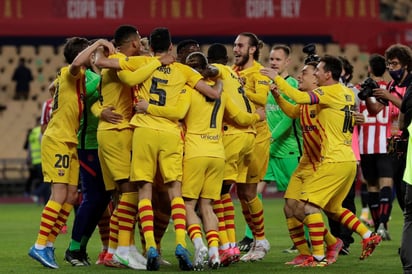 El Barcelona sumó su trigésimo primer título de Copa al imponerse por 4-0 en la final, disputada en el estadio sevillano de La Cartuja, a un Athletic que aguantó solo una hora. (ARCHIVO)
