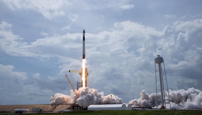 La agencia espacial estadounidense NASA anunció que adjudicó a SpaceX un contrato por 2,890 millones de dólares para llevar de nuevo astronautas a la Luna en 2024 al considerar que la empresa 'tiene todo lo que necesitan' para sus misiones lunares. (ARCHIVO) 
