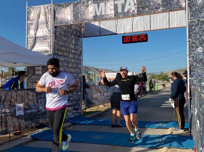 La prueba atlética se desarrolló de manera presencial y los deportistas volvieron a gozar esa adrenalina de correr codo a codo. (ESPECIAL)