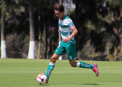 El defensor Juan Pablo Tejeda Solorio y el mediocampista Kevin Oswaldo Picón Álvarez, ambos de Santos Laguna, fueron convocados a la Selección Nacional de México Sub-17 por el estratega Luis Ernesto Pérez. (ESPECIAL)