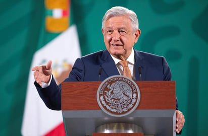 Este lunes la Comisión de Quejas y Denuncias del INE aprobó aplicar medidas cautelares por la difusión de obras del gobierno en la conferencia mañanera del 16 de abril y ordena al presidente Andrés Manuel López Obrador que durante las campañas electorales y hasta el día de las elecciones, se abstenga de difundir logros de su gobierno o emitir información dirigida a incidir en las preferencias electorales de la ciudadanía. (EFE)