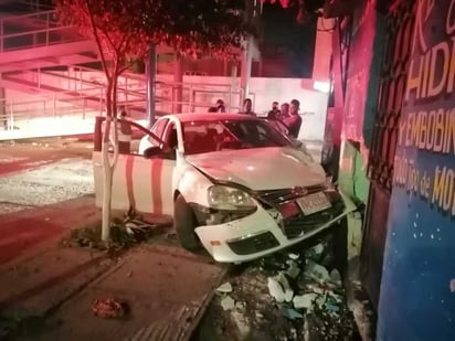 El accidente ocurrió cerca de las 2:45 de la madrugada de ayer. (EL SIGLO DE TORREÓN)