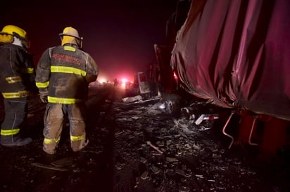 El gobernador destacó la velocidad de respuesta de las corporaciones de rescate en el accidente. (EL SIGLO DE TORREÓN)