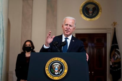 Una decena de gobernadores instaron este miércoles al presidente de EUA, Joe Biden, a acelerar la transición hacia un sector de transportes 'limpio' y a asegurar que todos los vehículos que se vendan en el país en el futuro próximo tengan 'cero emisiones' de carbono. (ARCHIVO) 
