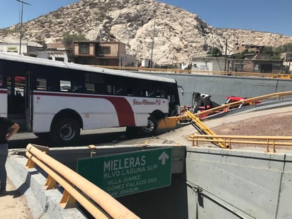 Se trata de un camión blanco con rojo, de la ruta Torreón-Matamoros, con número económico 92, el cual se encontraba fuera de servicio.
(EL SIGLO DE TORREÓN)