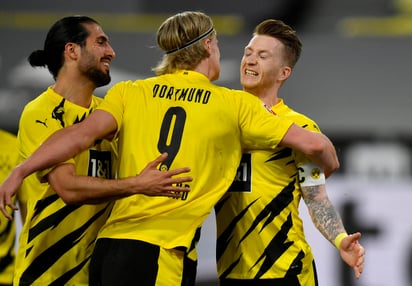 Hay muy pocos goleadores en el mundo tan incontestables y temibles en la actualidad como Erling Haaland, aunque no sea siempre tan infalible, como evidenció este miércoles frente al Union Berlín, al que el Borussia Dortmund ganó 2-0, con un penalti dudoso fallado por él y enmendado por Marco Reus en su persecución de la Champions y del Wolfsburgo, que no cede. (AP)
