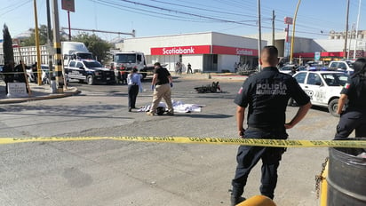 Al lugar acudieron elementos de Tránsito y Vialidad, agentes de la Dirección de Seguridad y Protección Ciudadana de Gómez Palacio y paramédicos de la Cruz Roja. (EL SIGLO DE TORREÓN)