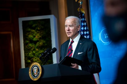 El presidente estadounidense, Joe Biden, pidió este jueves a los ciudadanos del país un mayor compromiso con el cuidado del medioambiente y con las acciones que sirven para luchar contra el cambio climático y crear un futuro más 'saludable, seguro y equitativo para todos'. (EFE) 

 