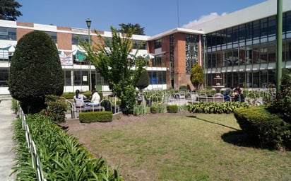 Alumnos de la Preparatoria 5, Plantel 'Dr. Angel María Garibay', perteneciente a la Universidad Autónoma del Estado de México (UAEMex), pidieron ayuda para una maestra de inglés que durante la clase del miércoles por la noche fue violentada físicamente por su pareja o esposo. (Especial) 