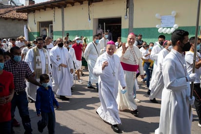 La Arquidiócesis Primada de México llamó a 'no echar en saco roto' la visita por la paz y la reconciliación que realizó a Aguililla, Michoacán, el nuncio apostólico, Franco Coppola, además le expresó su agradecimiento y reconocimiento al representante del papa Francisco, por realizar una visita 'histórica y valiente'. (ARCHIVO)