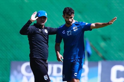 Gallos Blancos del Querétaro cantaron en el momento adecuado y con gol de Hugo Silveira derrotó 1-0 al FC Juárez, metiéndose en zona de repechaje a falta de una jornada para que termine el torneo regular. (ESPECIAL)