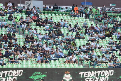 Se detalló que, entre autoridades de la institución deportiva, de gobierno y demás integrantes del Subcomité, se acordó que para los siguientes partidos de local de los Guerreros del Santos Laguna se tenga un aforo de máximo 50 por ciento del total de las butacas del Estadio Corona. (ARCHIVO)