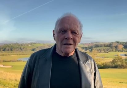 Anthony Hopkins rindió este lunes un tributo al difunto Chadwick Boseman con un vídeo en el que agradeció el Oscar al mejor actor protagonista que ganó en la ceremonia del domingo. (Especial) 