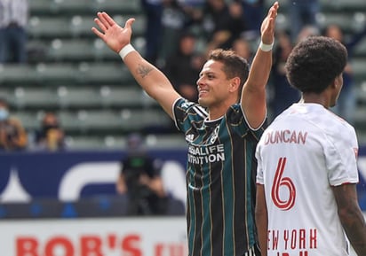 El mexicano, Javier “Chicharito” Hernández , regresó a la nueva temporada de la MLS dando buenos resultados desde el comienzo, con un doblete en su primer partido contra el Inter Miami,  luego  con un triplete, dando otra victoria para el LA Galaxy cuando se enfrentaron el domingo ante los Red Bulls de Nueva York. (ESPECIAL) 