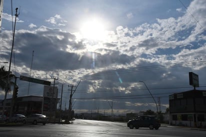 El previsor del tiempo de la Conagua, José Abad Calderón, adelantó que se pronostican temperaturas de hasta 36 grados. (FERNANDO COMPEÁN)