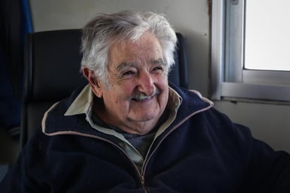 El expresidente de Uruguay José Mujica (2010-2015) fue dado de alta en torno a las 13:00 hora local (16:00 GMT) de este miércoles después de la endoscopia a la que se le sometió la pasada noche y en la que le fue hallada una úlcera de esófago provocada por un 'cuerpo extraño', según informaron fuentes médicas. (ARCHIVO) 
