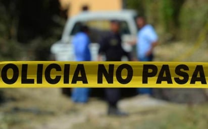 En un comunicado del Grupo de Coordinación Local de Seguridad se informó que en el interior de la unidad, la cual no tenía placas y presentaba diversos daños, se localizaron dos personas del sexo masculino sin vida, pero es la Fiscalía General de Justicia de Zacatecas que realiza las diligencias correspondientes para identificar los cuerpos y determinar si corresponde al vehículo robado a inicios de la semana.
(ARCHIVO)