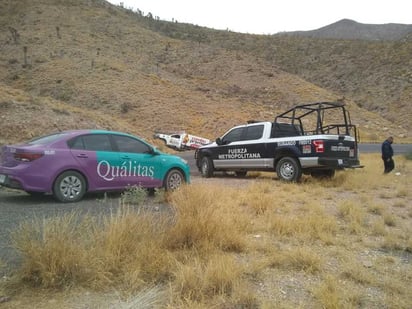 El conductor de la camioneta siniestrada salió ileso del percance. (EL SIGLO DE TORREÓN)