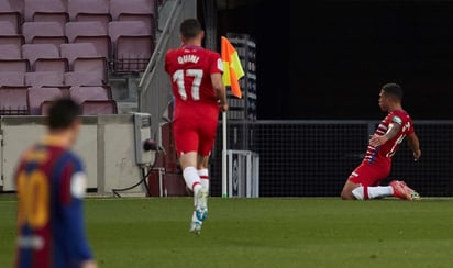 Un gol de Darwin Machís en el minuto 63 y otro de Jorge Molina en el 79 dieron la vuelta al tanto inicial de Leo Messi en el 23 para un Granada que dio la sorpresa en el Camp Nou e impidió el asalto al liderato del Barcelona. (EFE)