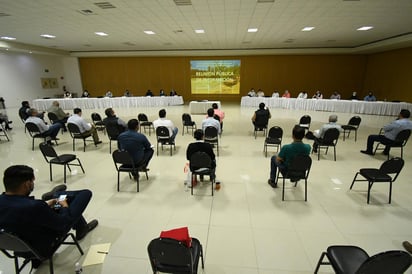 Se llevó a cabo la reunión pública de información, a fin de que sociedad y gobierno se expresaran sobre la Manifestación de Impacto Ambiental sobre el proyecto de Agua Saludable para La Laguna, que fue presentado por la Comisión Nacional del Agua (Conagua) el pasado 17 de marzo. (FERNANDO COMPEÁN)