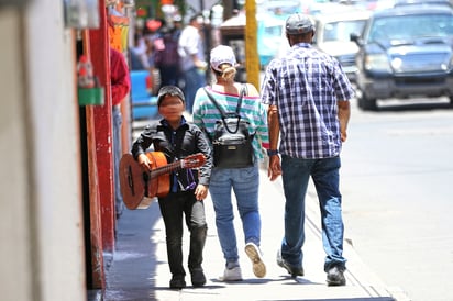 Muchos menores tuvieron que salir a trabajar para apoyar la economía familiar, por lo que ya no están en clases. (EL SIGLO DE TORREÓN) 