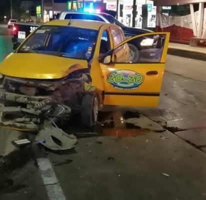 El vehículo siniestrado es un Dodge i-10, color amarillo, modelo 2012, de la base 20-20, el cual era conducido por Alan Eduardo de 30 años de edad.
(EL SIGLO DE TORREÓN)