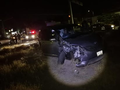 Los primeros reportes indicaron que un automóvil Nissan Altima, color gris, modelo 2011, que era conducido por Mayela de 58 años de edad, se desplazaba de poniente a oriente por la avenida Juárez.
(EL SIGLO DE TORREÓN)