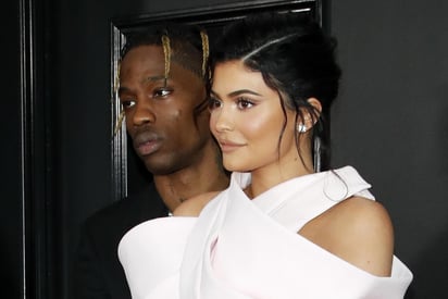 La influencer y empresaria, Kylie Jenner celebró el cumpleaños del rapero Travis Scott con fotografías que no se habían visto de él junto con su hija Stormi Webste. (EFE)
