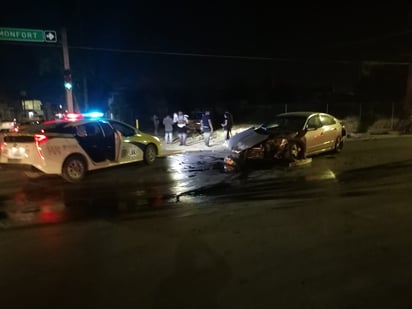 Dos personas resultaron con lesiones tras un choque en el Centro.