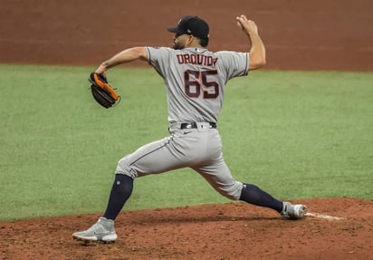 José Urquidy no permitió carreras en siete entradas de trabajo ante los Rays de Tampa Bay.