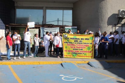 Los trabajadores del SNTSS pertenecen a distintas áreas de las unidades de medicina familiar en el municipio, donde se han registrado contagios que han derivado en hospitalizaciones y decesos. (ROBERTO ITURRIAGA)